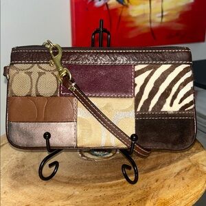 Coach Vintage Signature Patchwork Textured Leather Wristlet 7.25”x 4” EUC